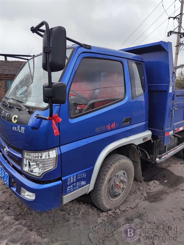 自卸车